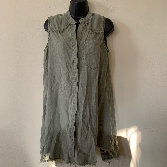Cloth and Stone Button Back Front Sleeveless Tank - Picture 2 of 13